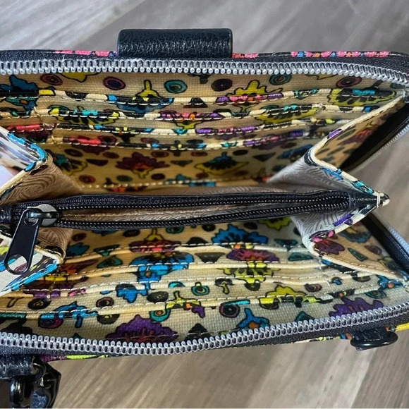 Sakroots wallet wristlet. - Picture 3 of 5